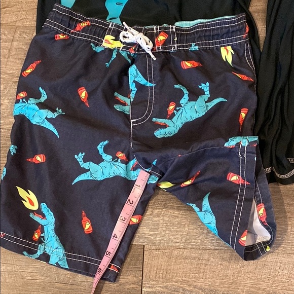 Kids Dinosaur Swim Set Short & long sleeve rash guard & swim trunks - Picture 3 of 14